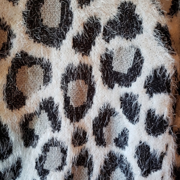 Leopard Printed Love Ellie Feather Yarn Cardigan - Picture 5 of 7
